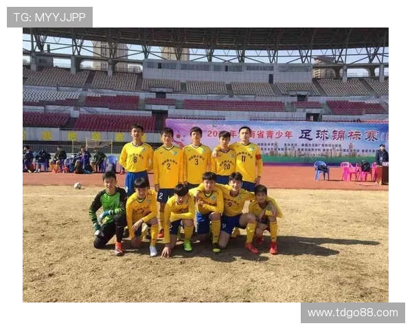 乐里中学足球教练带领球队奋勇拼搏成就辉煌成绩的背后故事